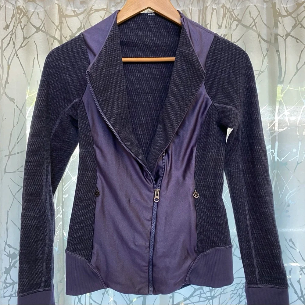 Lululemon black grape purple Emerge Renewed sideways zipper zip up Jacket - Picture 2 of 10